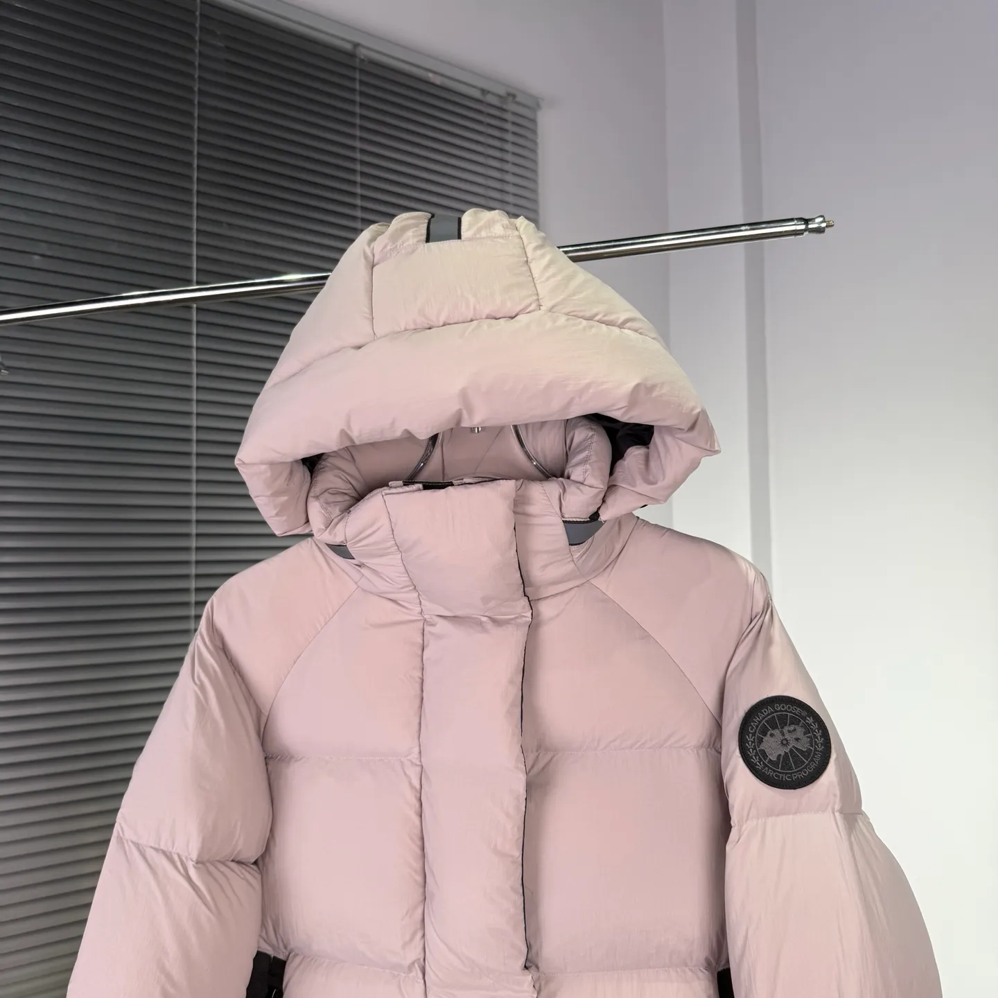 P880 High-end quality 𝑪𝒂𝒏𝒂𝒅𝒂 𝑮𝒐𝒐𝒔𝒆｜Canada Goose Black Label 𝗝𝘂𝗻𝗰𝘁𝗶𝗼𝗻 Series Capsule Short Down Jacket/Ouyang Nana Generation/Same Style for Men and Women 𝗦𝗶𝘇𝗲: 𝗫𝗦 𝗦 𝗠 𝗟 𝗫𝗟 𝗫𝗫𝗟 Product color: black, pure white, off-white, cherry blossom pink, green, brown, Coding: 𝟬𝟬𝟬𝟲𝟭𝟬𝗖